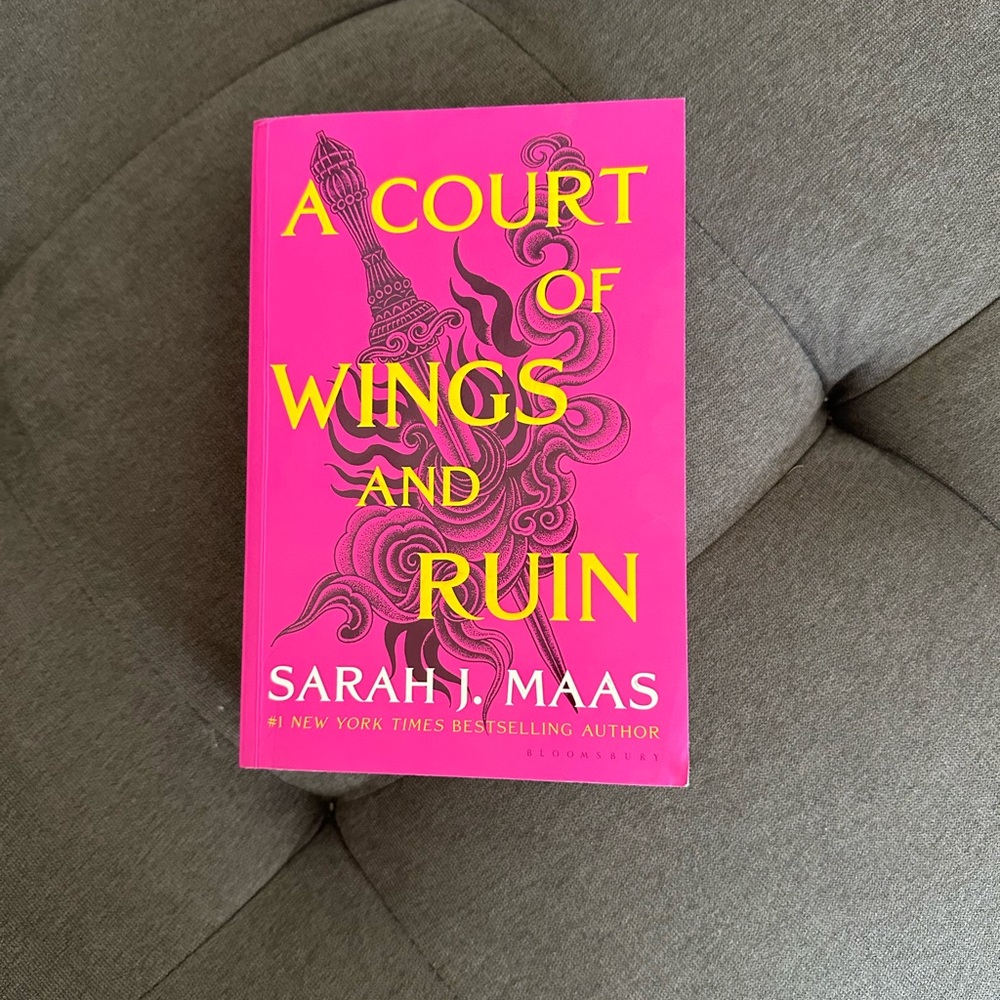 A Court of Wings and Ruin by Sarah J Maas paperback EUC